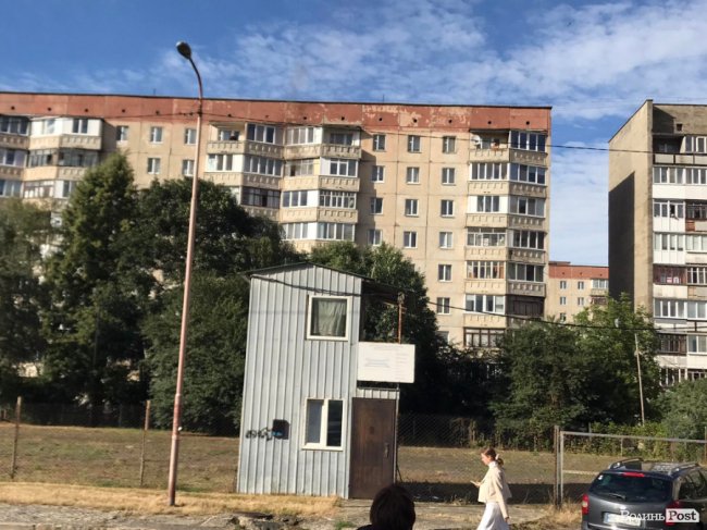 У Луцьку на проспекті Соборності  горить квартира. ФОТО