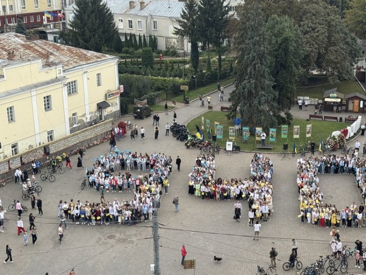 У Луцьку відбулась традиційна громадська акція «Українська вишиванка»
