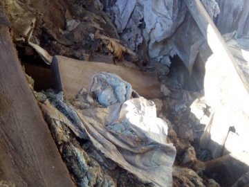 У селі на Волині знайшли покинутий склад з небезпечними отрутохімікатами