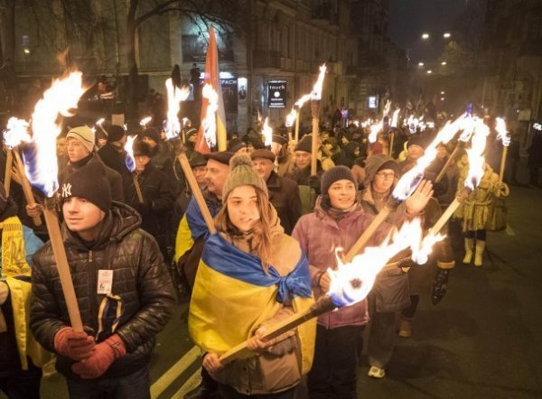 У Києві націоналісти влаштували смолоскипну ходу на честь Бандери. ФОТО