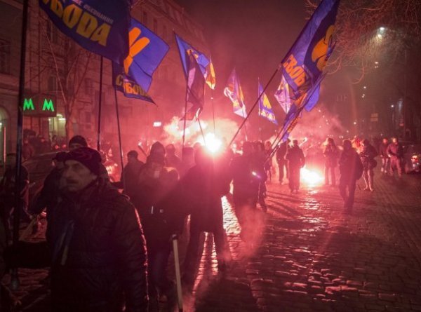 У Києві націоналісти влаштували смолоскипну ходу на честь Бандери. ФОТО