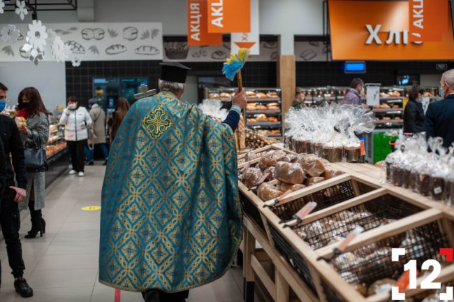 У «Тамі Тамі» продають освячені паски. ФОТО