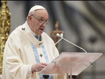 Папа Франциск хоче поїхати у Москву до Путіна: візит в Україну поки не планує