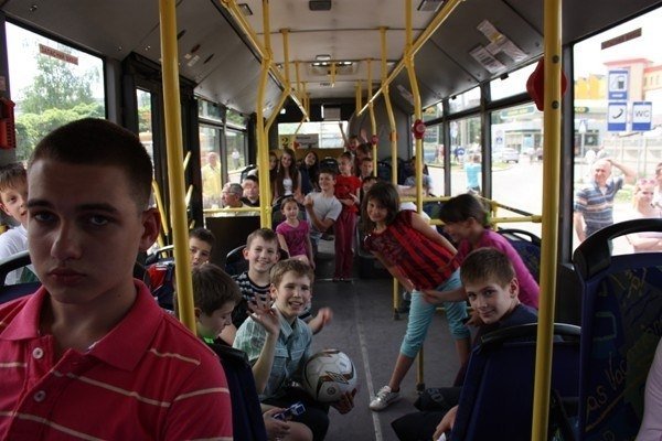 Мешканець Франківська протяг три тролейбуси. ФОТО. ВІДЕО