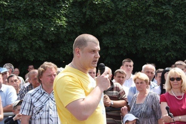 Мешканець Франківська протяг три тролейбуси. ФОТО. ВІДЕО