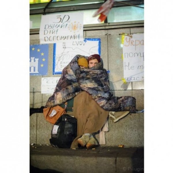 Останні мирні хвилини перед розгоном студентів на Євромайдані. ФОТО