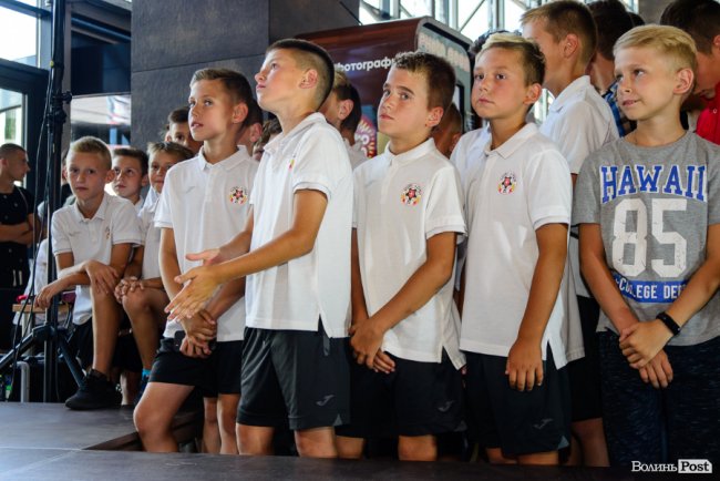 Лучан знайомили з новими гравцями «Волині». ФОТО