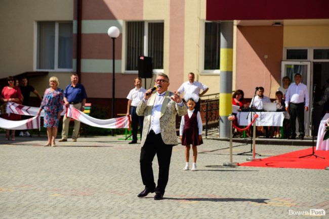 130 випускників луцьких шкіл урочисто отримали медалі: як це було. ФОТОРЕПОРТАЖ