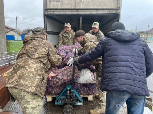 Волинські тероборонівці розвезли їжу дітям Донеччини. ФОТО