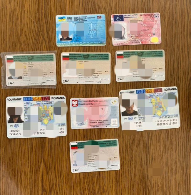 На «Ягодині» у пасажира авто знайшли 9 «липових» документів