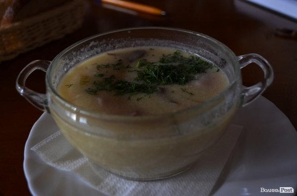 Мисливський суп з грибами і беконом