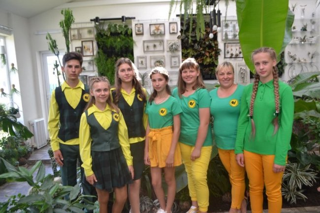 Колекція бонсаїв, рослини-хижаки і фітокартини: як у школі на Волині створили унікальний зимовий сад. ФОТО