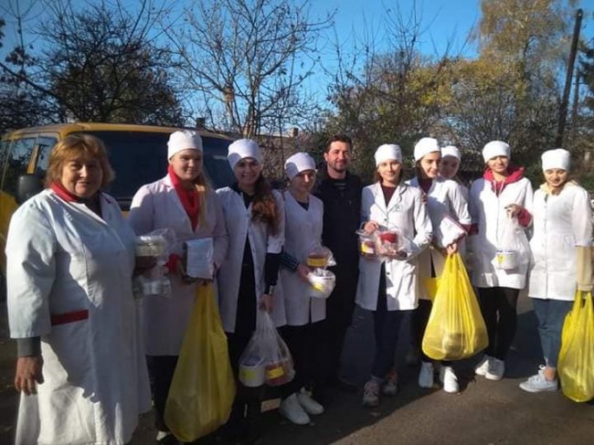 Студенти-медики відправили для військових на передову понад пів тонни фіточаю