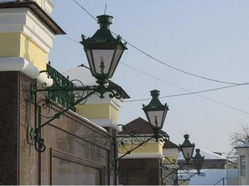 У центр Луцька повернули старовинні ліхтарі