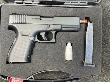 Переробляв пістолети та продавав: на Волині викрили 29-річного торговця зброєю з Рівненщини