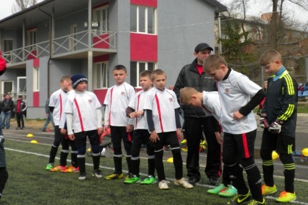 У Луцьку македонець нагородив юних «зірок» футболу. ФОТО