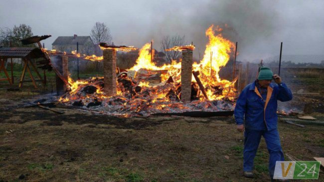 Під Луцьком згорів хлів