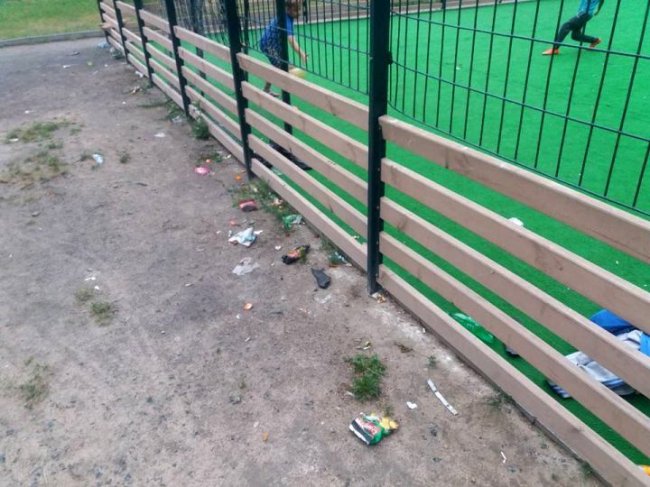 У Володимирі-Волинському вандали понищили дитячий майданчик. ФОТО