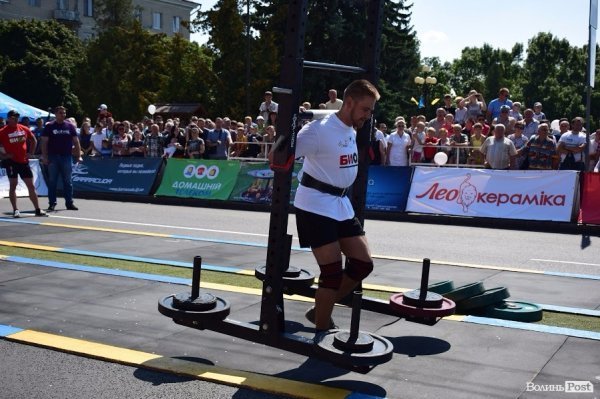 22 богатирі вражали лучан надзвичайною силою та міццю. ФОТО