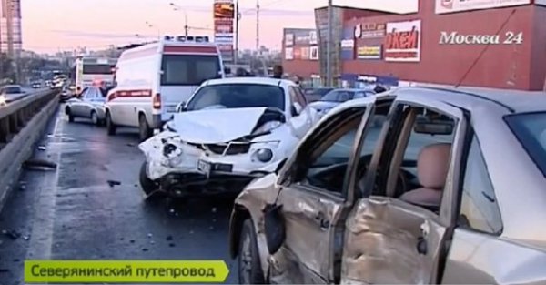 Масштабна аварія в Москві: 30 авто зіткнулися через ожеледицю. ФОТО. ВІДЕО