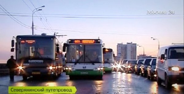 Масштабна аварія в Москві: 30 авто зіткнулися через ожеледицю. ФОТО. ВІДЕО