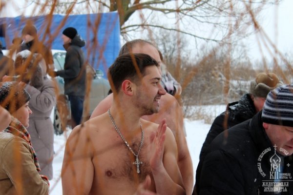 Як під Луцьком козаки і монахи купалися в крижаній воді. ФОТО