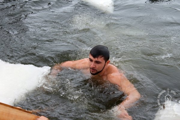 Як під Луцьком козаки і монахи купалися в крижаній воді. ФОТО