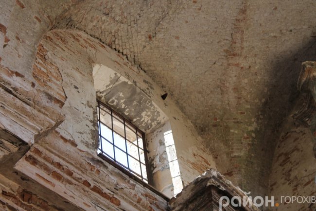 Снаряд стирчить тут з Другої світової