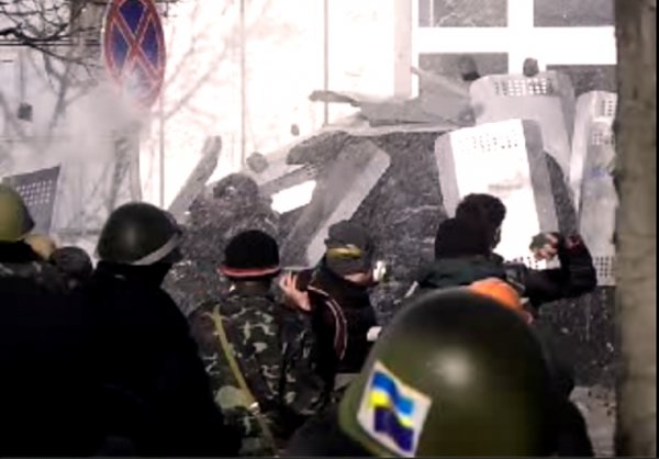 Війна на вулицях Києва. ФОТО