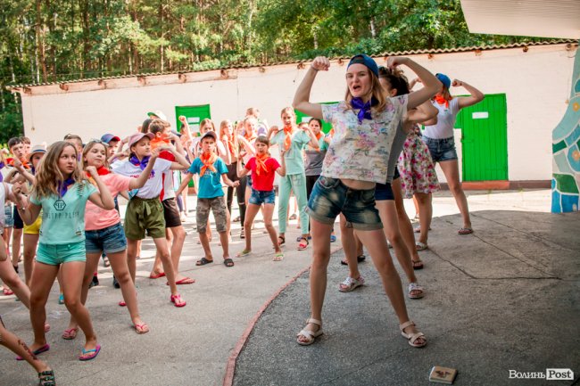 Незабутні знайомства і розваги: як діти з Луганщини провели день у таборі на Світязі. ФОТО