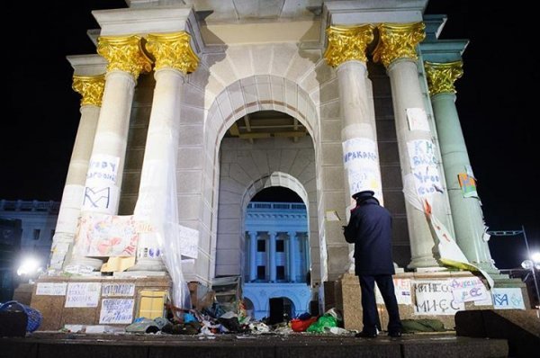 Фото за декілька хвилин до розігнання Майдану. ФОТО