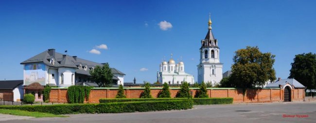 Давній волинський монастир на знімках місцевого фотографа