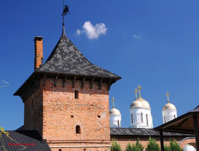 Давній волинський монастир на знімках місцевого фотографа