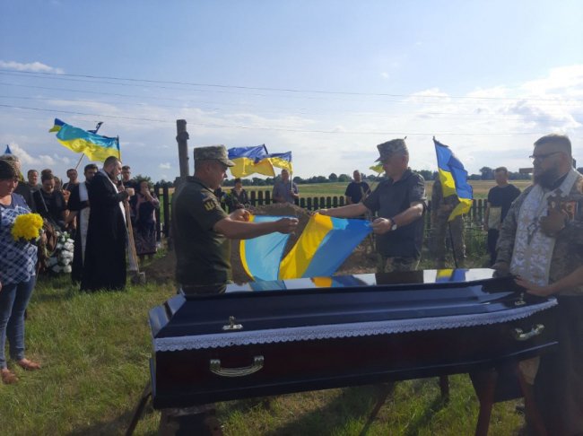 На Волині попрощалися із Героєм Віталієм Кулаковим. ФОТО