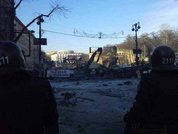 Силовики на Грушевського: важка техніка, свої «стіна координат» та кіноекран. ФОТО 