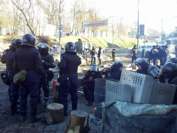 Силовики на Грушевського: важка техніка, свої «стіна координат» та кіноекран. ФОТО 