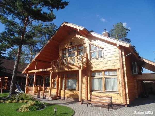 Можновладці відвідали «волинське Межигір’я». ФОТО