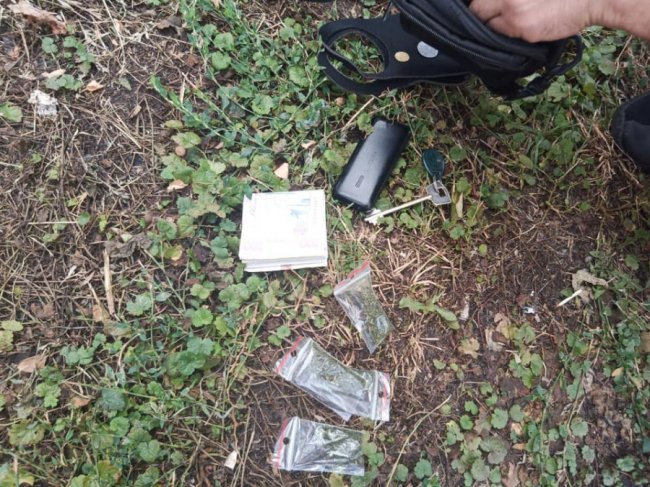 Офіцери двох волинських громад затримали чоловіка з наркотиками