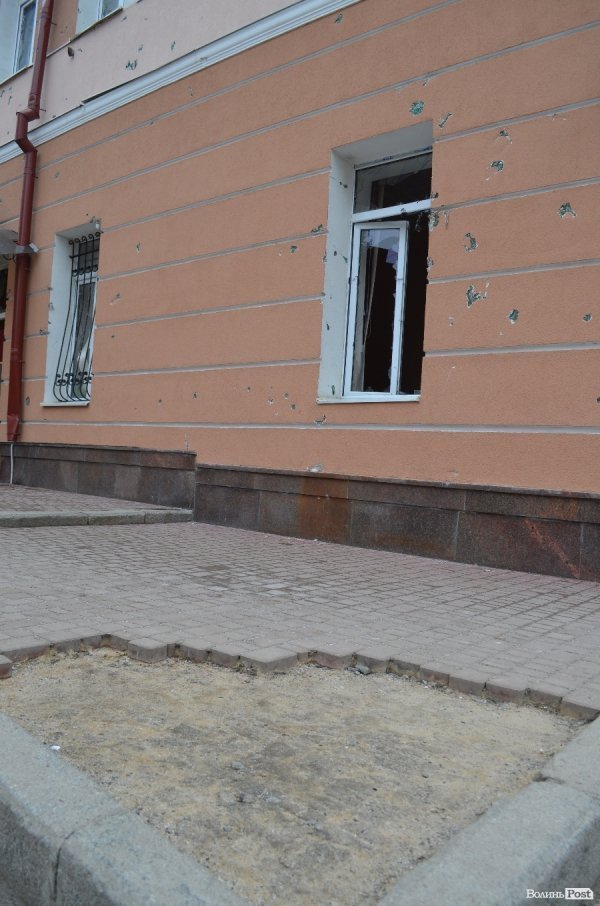 Луцький Автомайдан відновить бруківку біля міліції. ФОТО