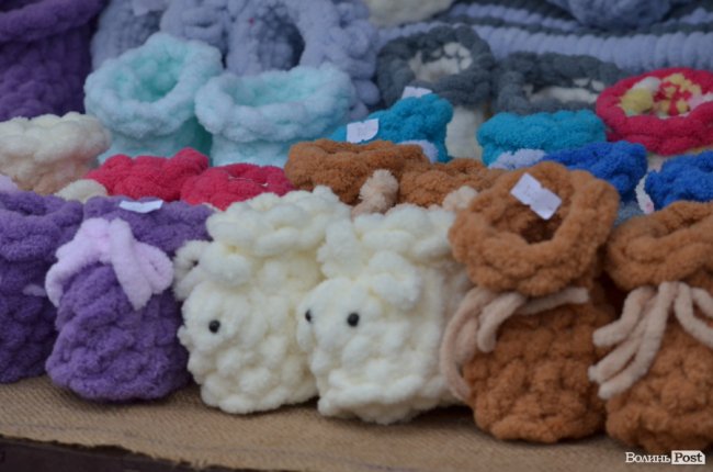 Від і до: що і за скільки пропонують купити на різдвяному ярмарку в центрі Луцька. ФОТО