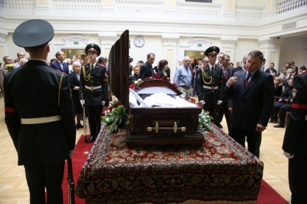 Прощання з Іваном Плющем. ФОТО