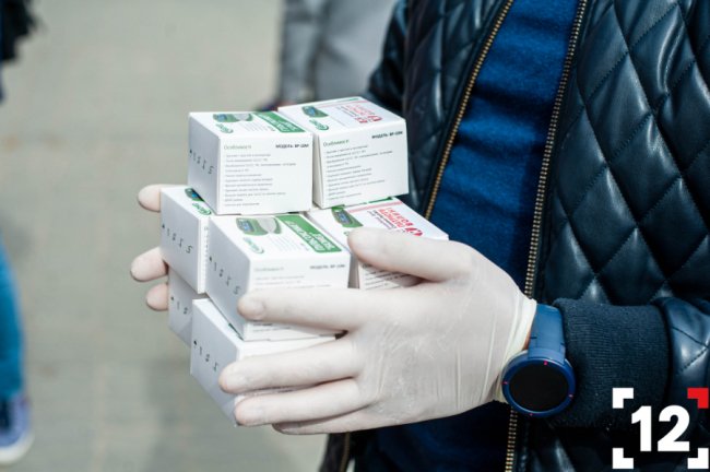 Благодійники передали волинським лікарням прилади для вимірювання рівня кисню в крові