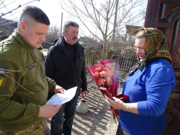 Мамі загиблого Героя з Волині Миколи Столярука вручили нагороду сина. ФОТО