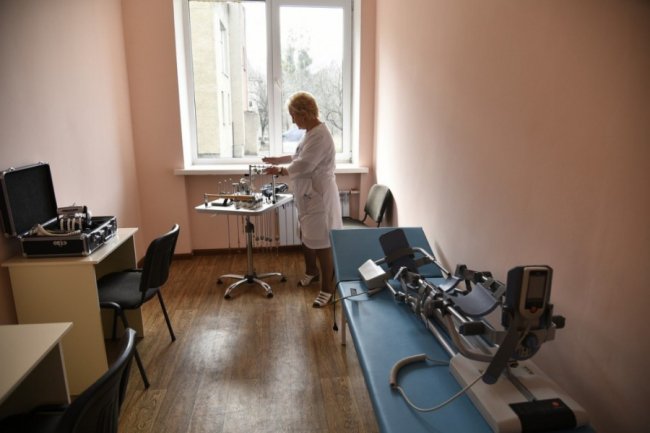 Біля лікарні у Боголюбах посадили парк для реабілітації українських воїнів. ФОТО