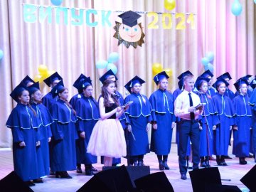 Випускникам Ківерцівського медколеджу вручили дипломи. ФОТО