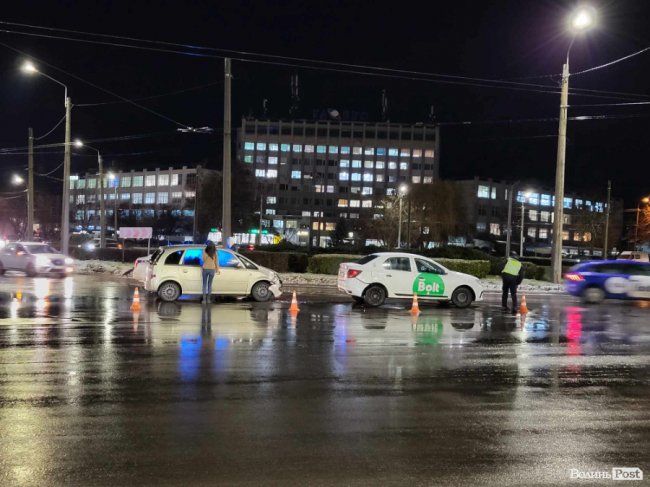 У Луцьку – аварія за участю таксі