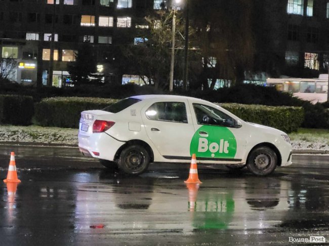 У Луцьку – аварія за участю таксі