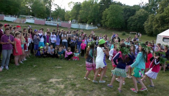 Хороводи і стрибки через багаття: як у волинському таборі святкували Івана Купала