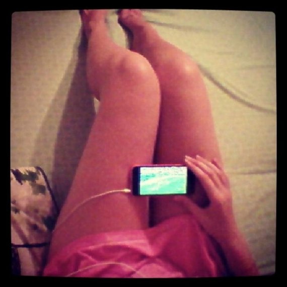 Новий флешмоб у мережі: жіночі ніжки на фоні ЧС із футболу. ФОТО