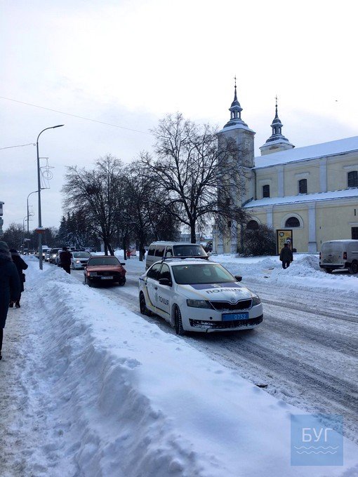 У Володимирі легковик в’їхав в бус. ФОТО